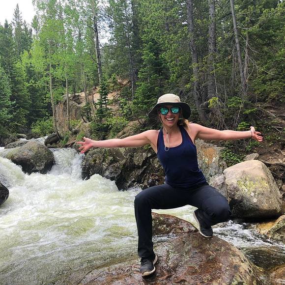 Meet your Posher, Julia - Picture 2 of 2